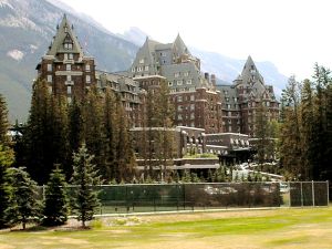 800px-Banff_Springs_Hotel1